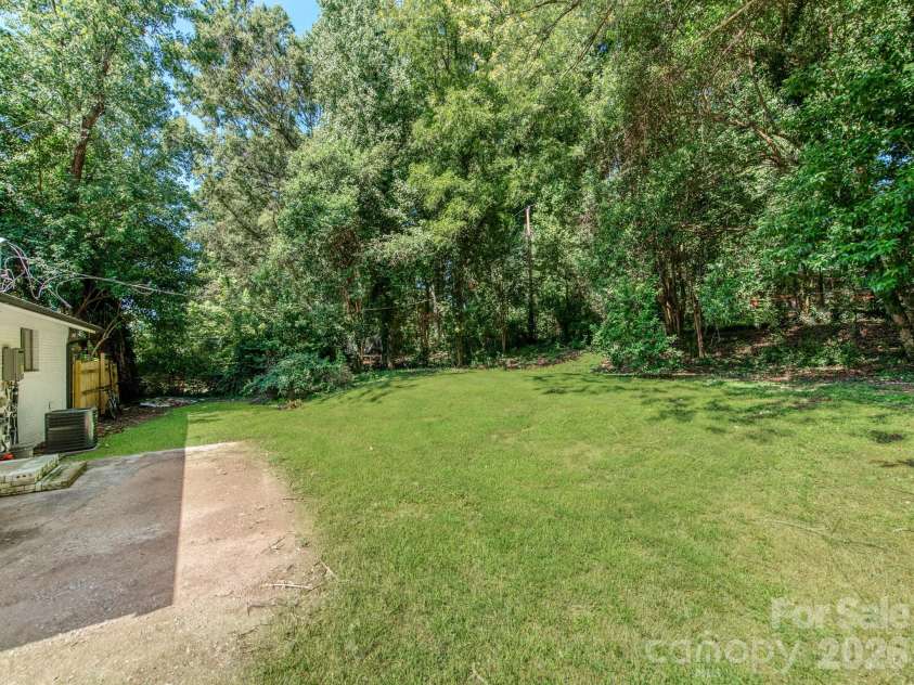 4925 Springview Road, Charlotte, NC 28213.  MLS# CAR4411619, YatesRealty ID 45366. 