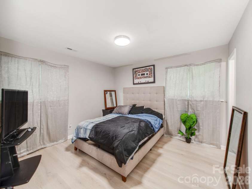 4925 Springview Road, Charlotte, NC 28213.  MLS# CAR4411619, YatesRealty ID 45366. Big Size Bed in room with ample space