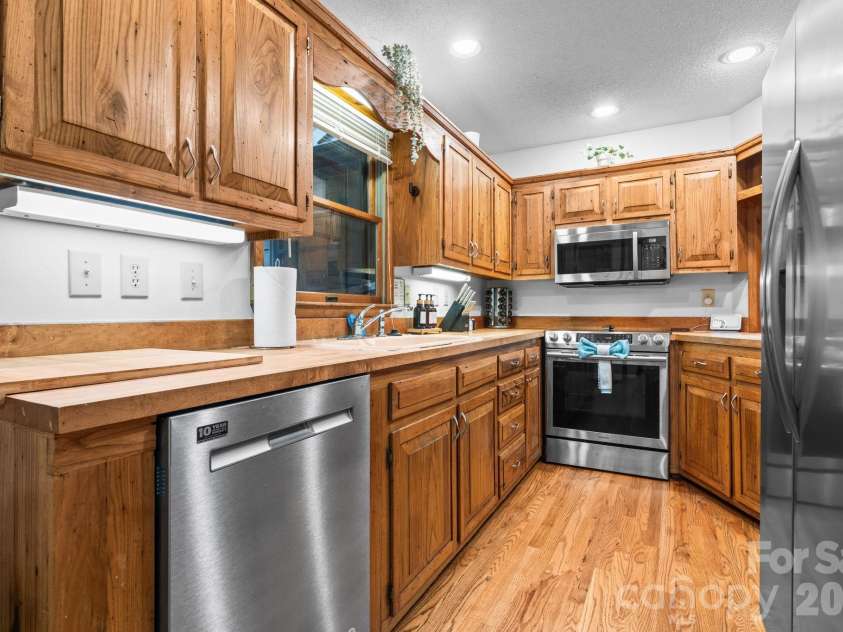 383 Bear Ridge Trail, Fleetwood, NC 28626.  MLS# CAR4415801, YatesRealty ID 45367. 