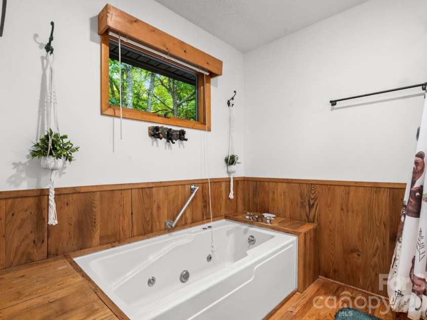 383 Bear Ridge Trail, Fleetwood, NC 28626.  MLS# CAR4415801, YatesRealty ID 45367. 