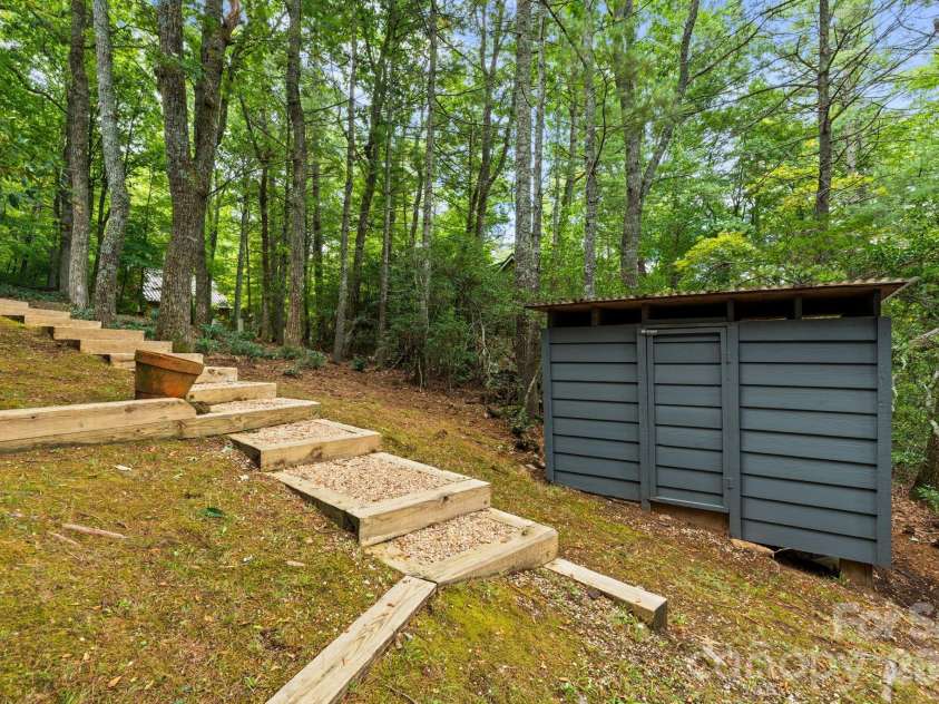 383 Bear Ridge Trail, Fleetwood, NC 28626.  MLS# CAR4415801, YatesRealty ID 45367. 