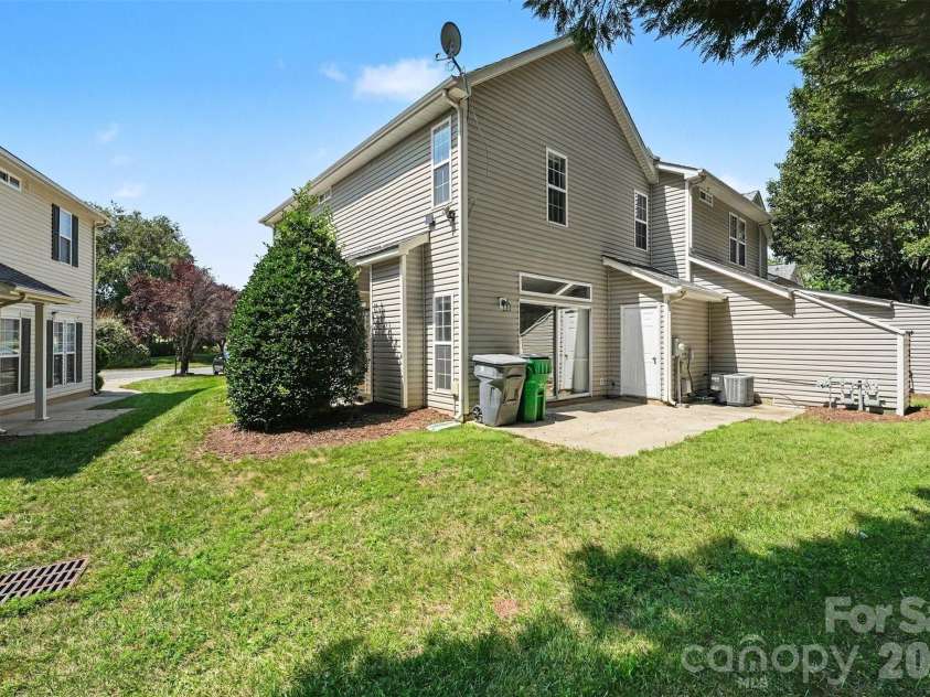 9327 Kimmel Lane, Charlotte, NC 28216.  MLS# CAR4414213, YatesRealty ID 45369. 