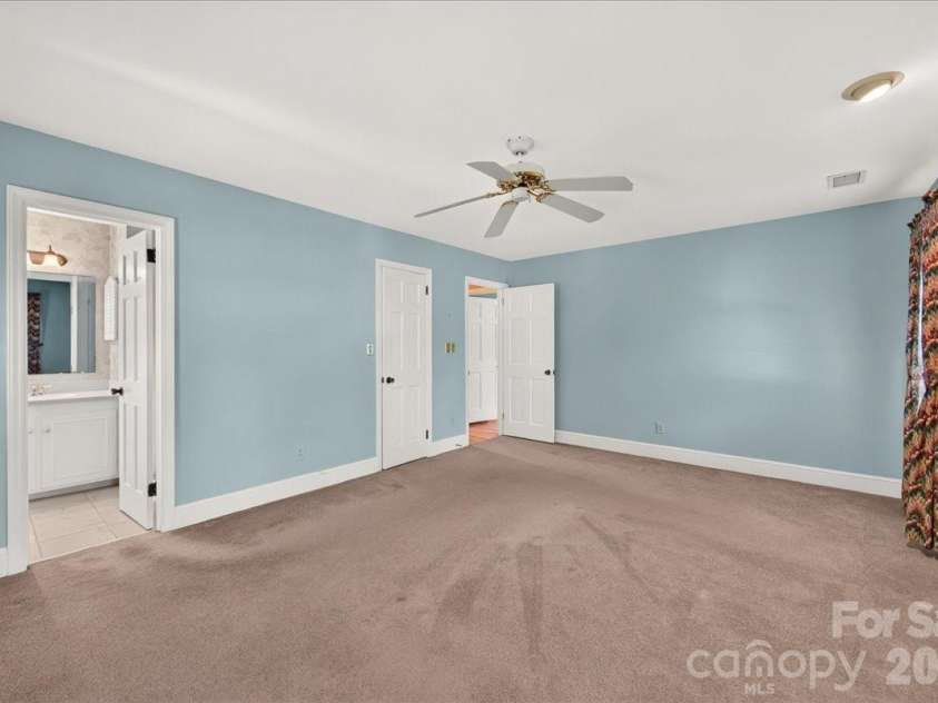 842 Ashmeade Road, Charlotte, NC 28211.  MLS# CAR4415245, YatesRealty ID 45375. 