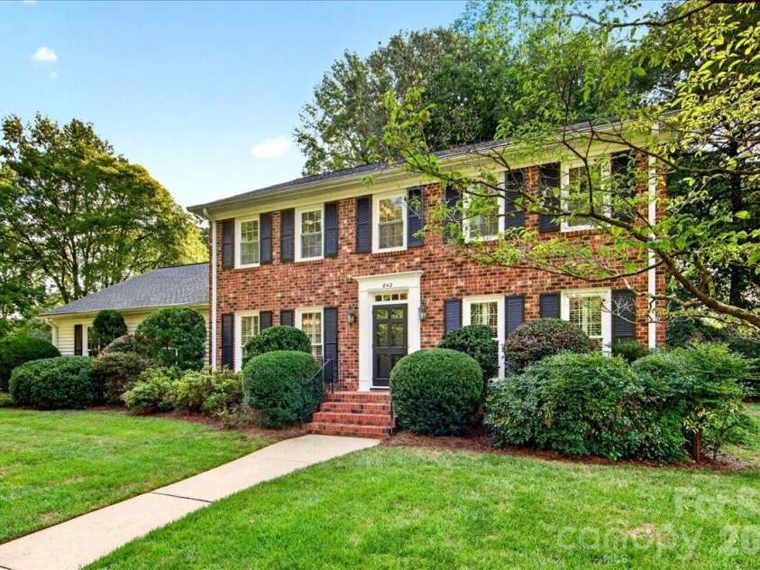 842 Ashmeade Road, Charlotte, NC 28211.  MLS# CAR4415245, YatesRealty ID 45375. 842 Ashmeade