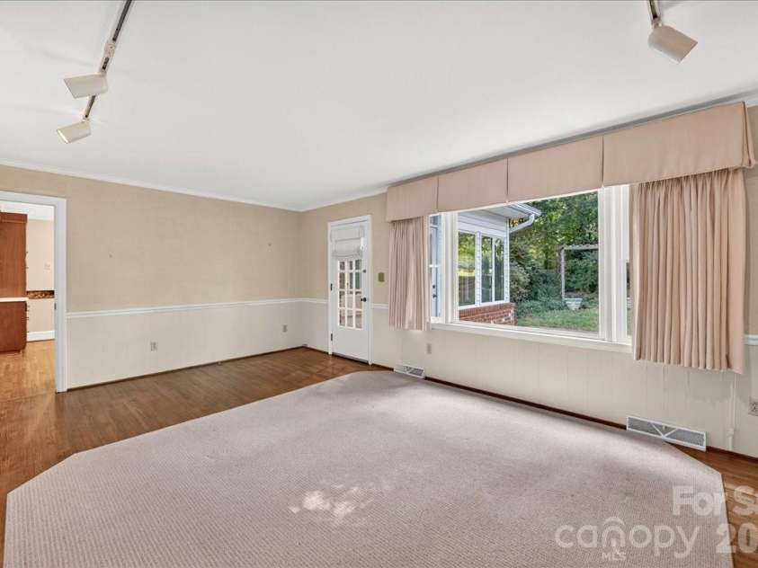 842 Ashmeade Road, Charlotte, NC 28211.  MLS# CAR4415245, YatesRealty ID 45375. Den