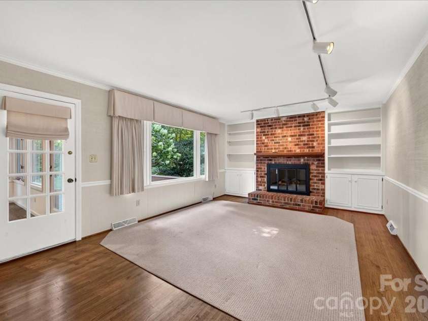 842 Ashmeade Road, Charlotte, NC 28211.  MLS# CAR4415245, YatesRealty ID 45375. Den