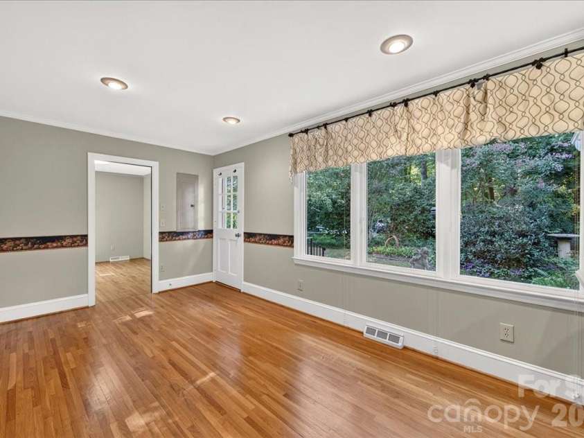 842 Ashmeade Road, Charlotte, NC 28211.  MLS# CAR4415245, YatesRealty ID 45375. Den off kitcen