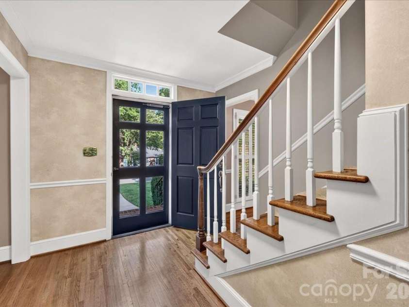 842 Ashmeade Road, Charlotte, NC 28211.  MLS# CAR4415245, YatesRealty ID 45375. Entry