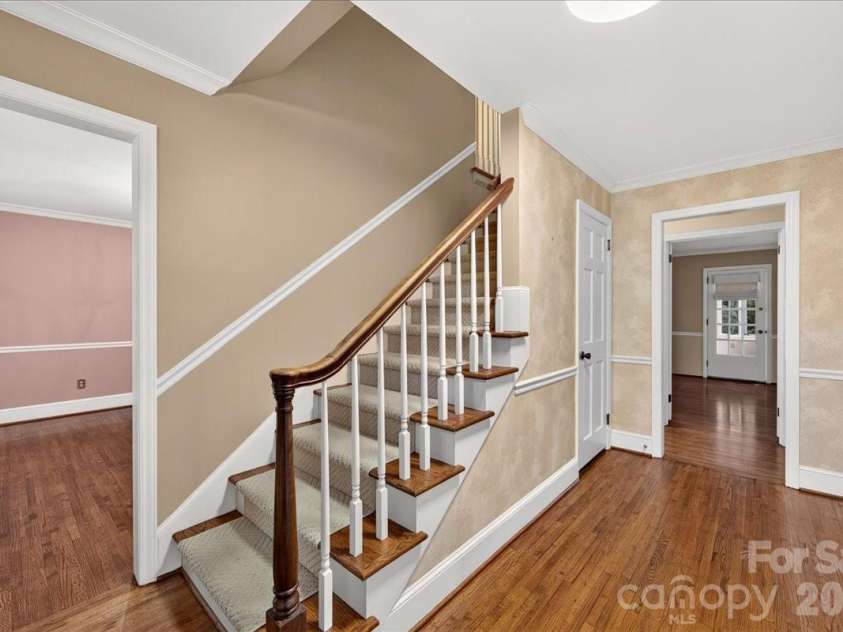 842 Ashmeade Road, Charlotte, NC 28211.  MLS# CAR4415245, YatesRealty ID 45375. Entry