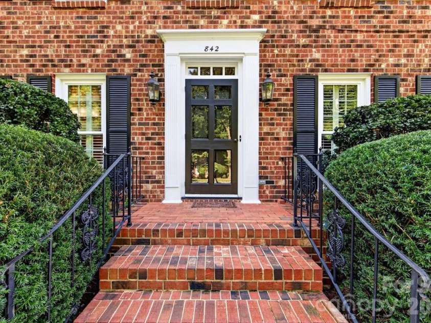 842 Ashmeade Road, Charlotte, NC 28211.  MLS# CAR4415245, YatesRealty ID 45375. Front Entry