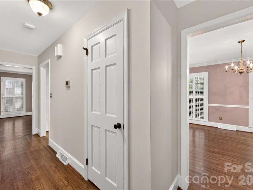 842 Ashmeade Road, Charlotte, NC 28211.  MLS# CAR4415245, YatesRealty ID 45375. Hallway