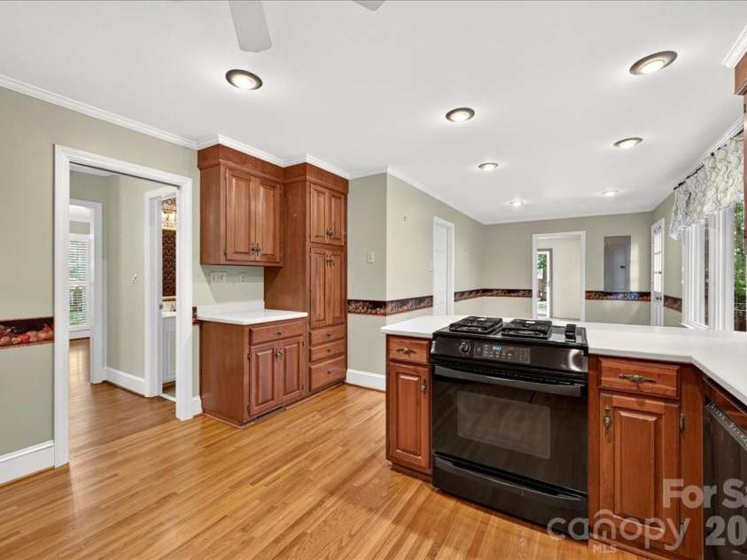 842 Ashmeade Road, Charlotte, NC 28211.  MLS# CAR4415245, YatesRealty ID 45375. Kitchen
