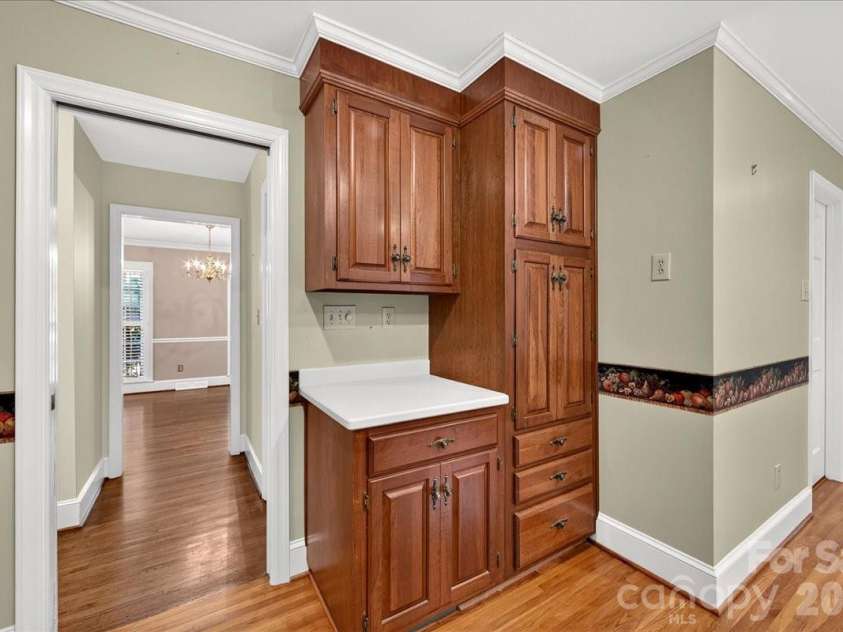 842 Ashmeade Road, Charlotte, NC 28211.  MLS# CAR4415245, YatesRealty ID 45375. Kitchen