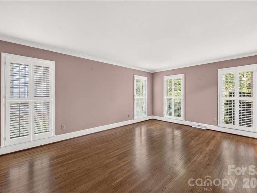 842 Ashmeade Road, Charlotte, NC 28211.  MLS# CAR4415245, YatesRealty ID 45375. Living Room