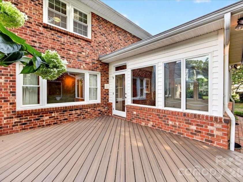 842 Ashmeade Road, Charlotte, NC 28211.  MLS# CAR4415245, YatesRealty ID 45375. New Trex deck