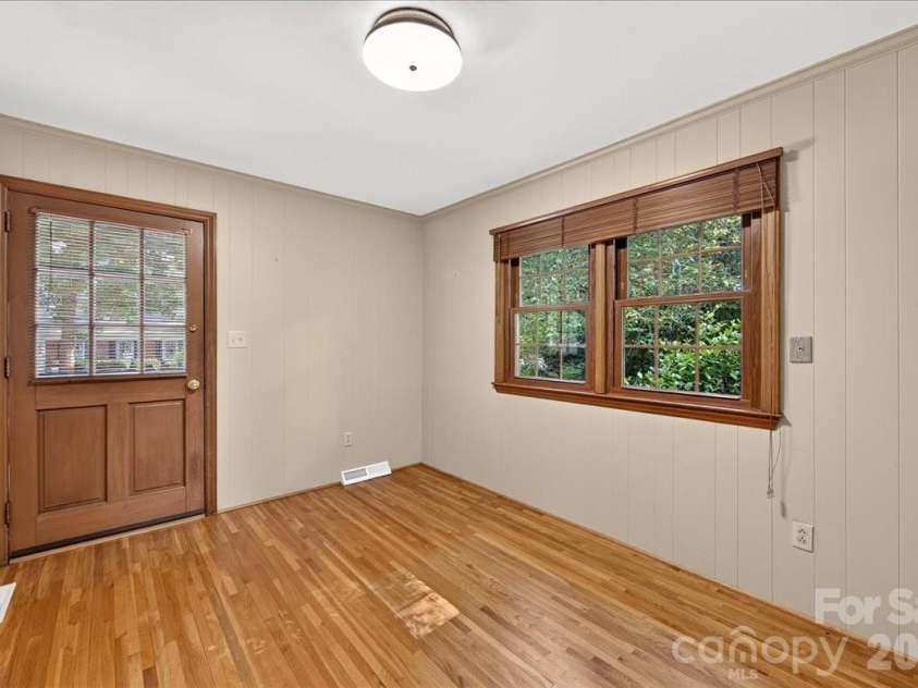 842 Ashmeade Road, Charlotte, NC 28211.  MLS# CAR4415245, YatesRealty ID 45375. Office/mudroom