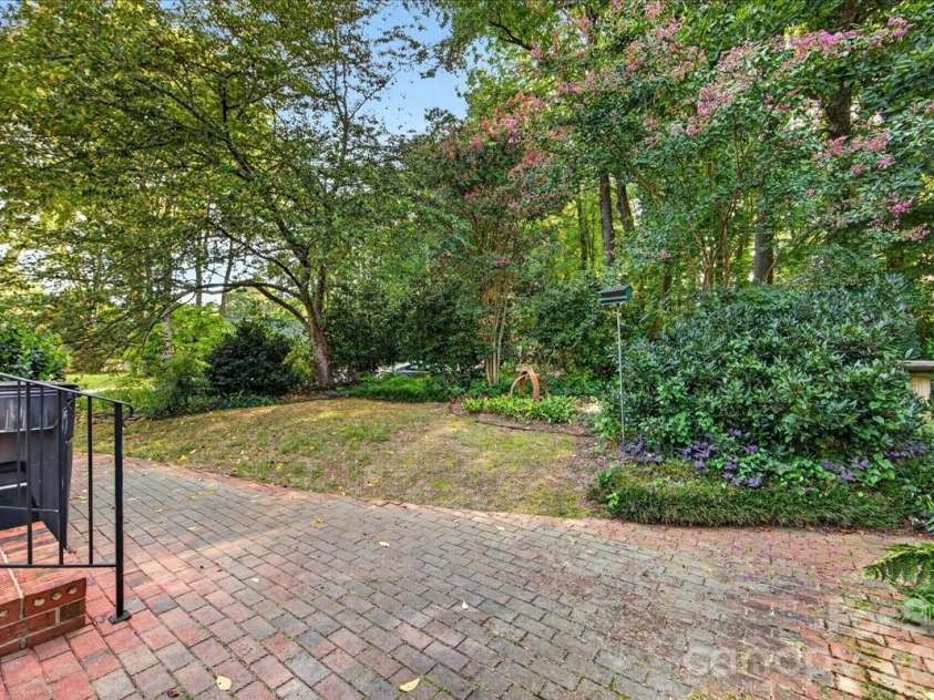 842 Ashmeade Road, Charlotte, NC 28211.  MLS# CAR4415245, YatesRealty ID 45375. Paver patio & Yard