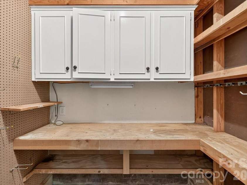842 Ashmeade Road, Charlotte, NC 28211.  MLS# CAR4415245, YatesRealty ID 45375. Work room