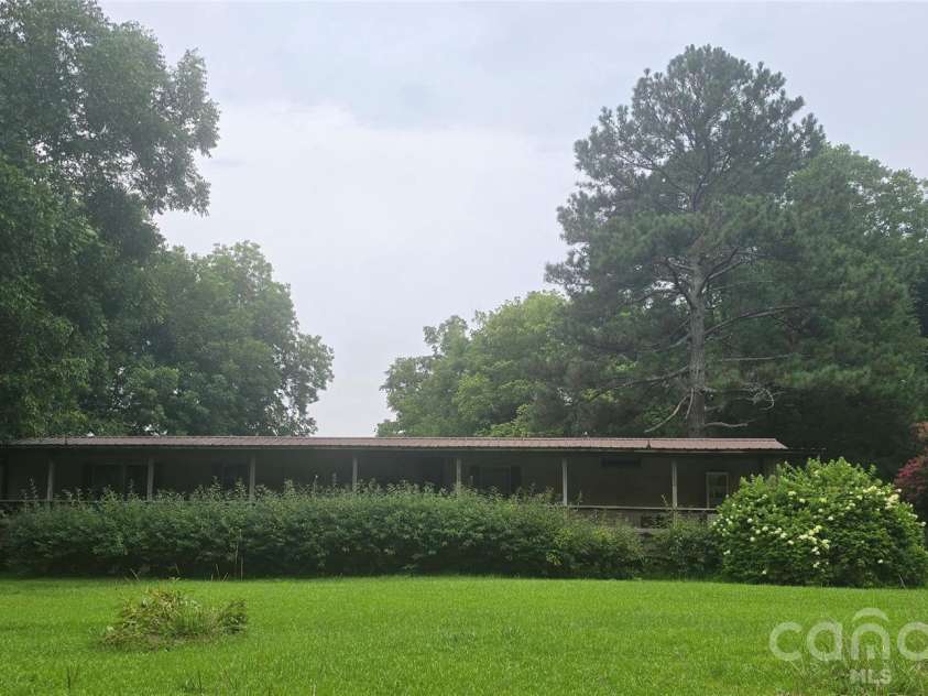 613 Staley Street, Troy, NC 27371.  MLS# CAR4415101, YatesRealty ID 45379. 