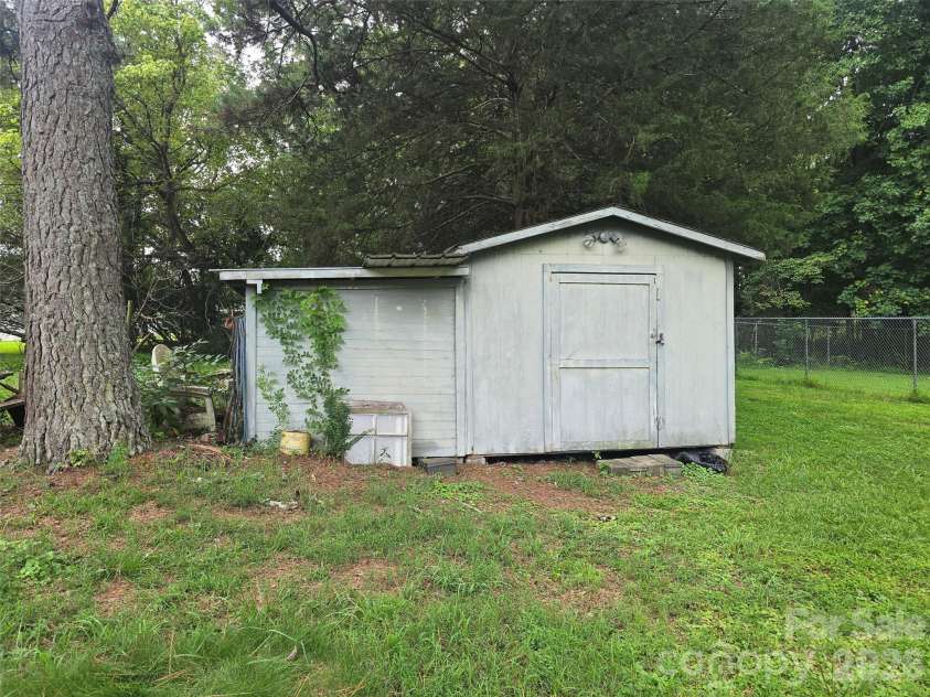 613 Staley Street, Troy, NC 27371.  MLS# CAR4415101, YatesRealty ID 45379. 