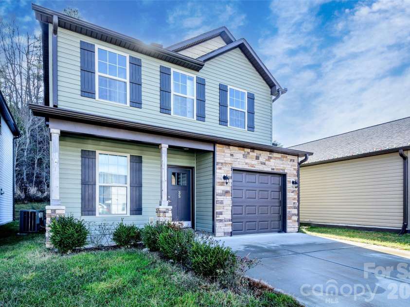 35 Greenly Lane, Fletcher, NC 28732.  MLS# CAR4333662, YatesRealty ID 4538. 