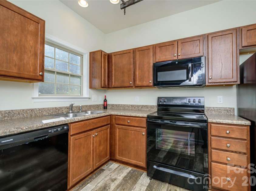 35 Greenly Lane, Fletcher, NC 28732.  MLS# CAR4333662, YatesRealty ID 4538. 