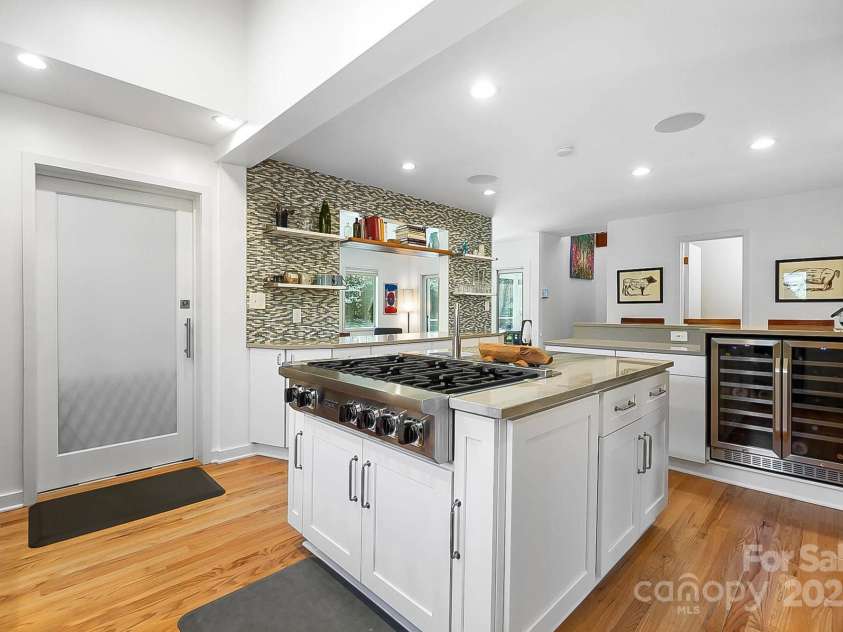6147 Lake Providence Lane, Charlotte, NC 28277.  MLS# CAR4242537, YatesRealty ID 4538. 