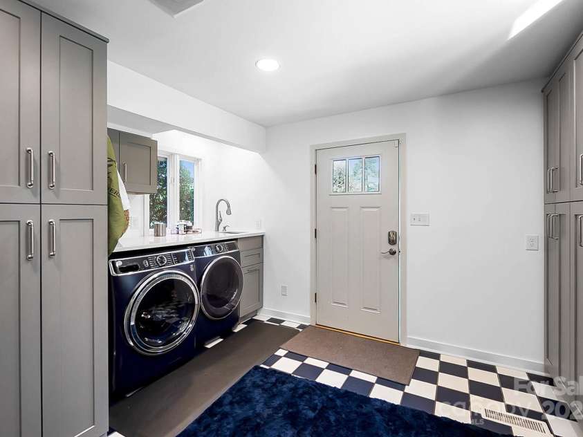 6147 Lake Providence Lane, Charlotte, NC 28277.  MLS# CAR4242537, YatesRealty ID 4538. 