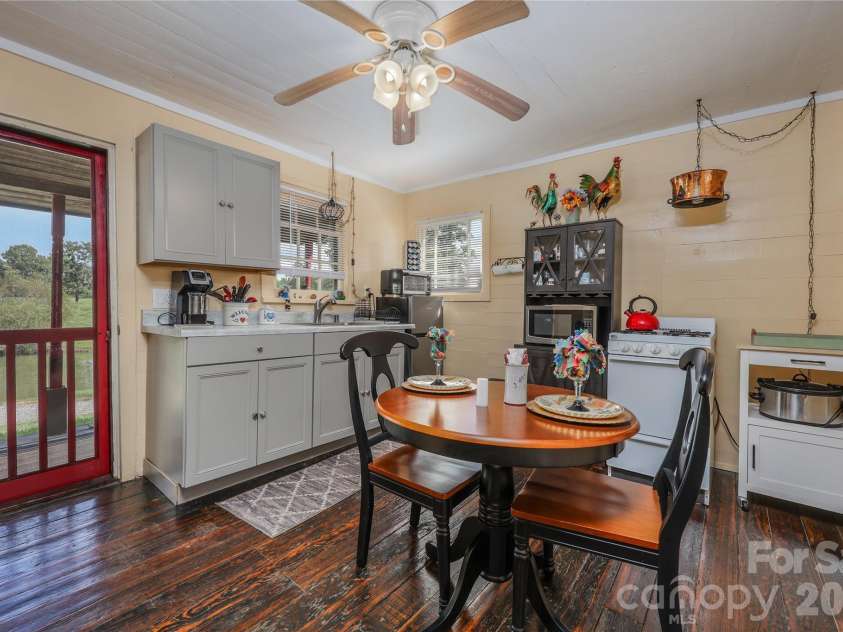 6851 Brantley Gordon Road, Denton, NC 27239.  MLS# CAR4409191, YatesRealty ID 45381. Kitchen in cabin
