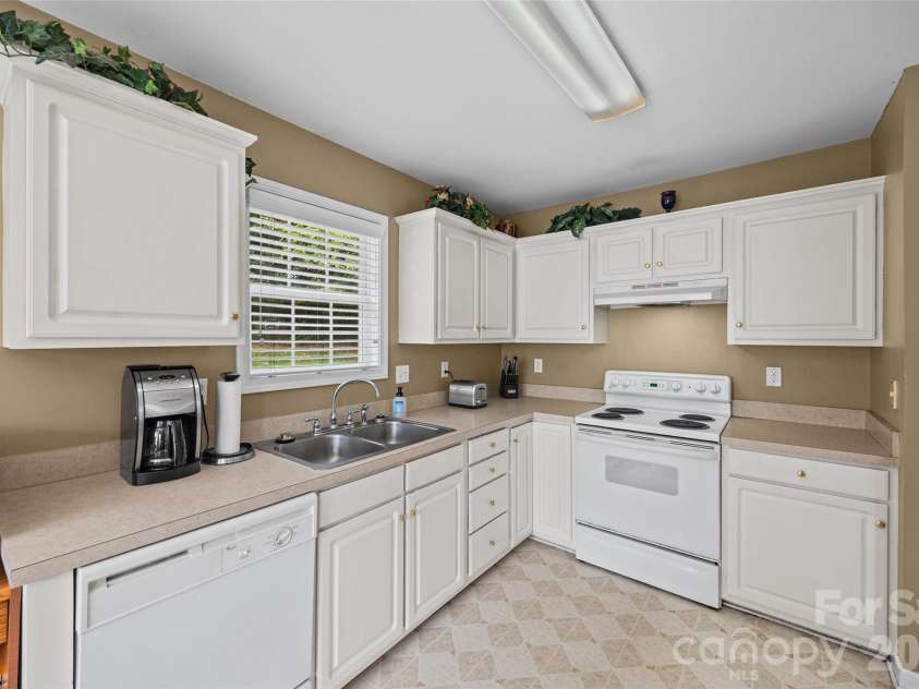 113 Wellspring Road, Fort Mill, SC 29715.  MLS# CAR4416149, YatesRealty ID 45382. 