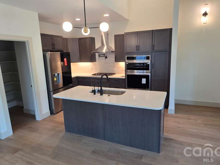 309 Iron Ridge Loop, Asheville, NC 28806.  MLS# CAR4416387, YatesRealty ID 45385. Main level kitchen