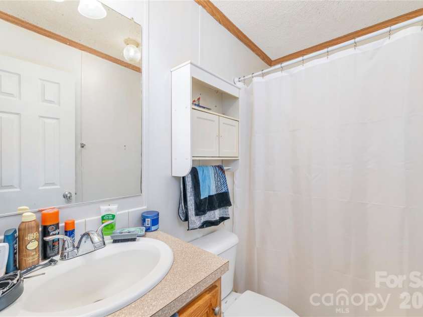 124 Sayles Town Place, Fairview, NC 28730.  MLS# CAR4415601, YatesRealty ID 45387. Hall Bathroom