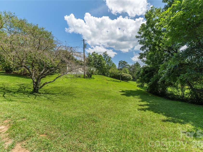 124 Sayles Town Place, Fairview, NC 28730.  MLS# CAR4415601, YatesRealty ID 45387. Nice area