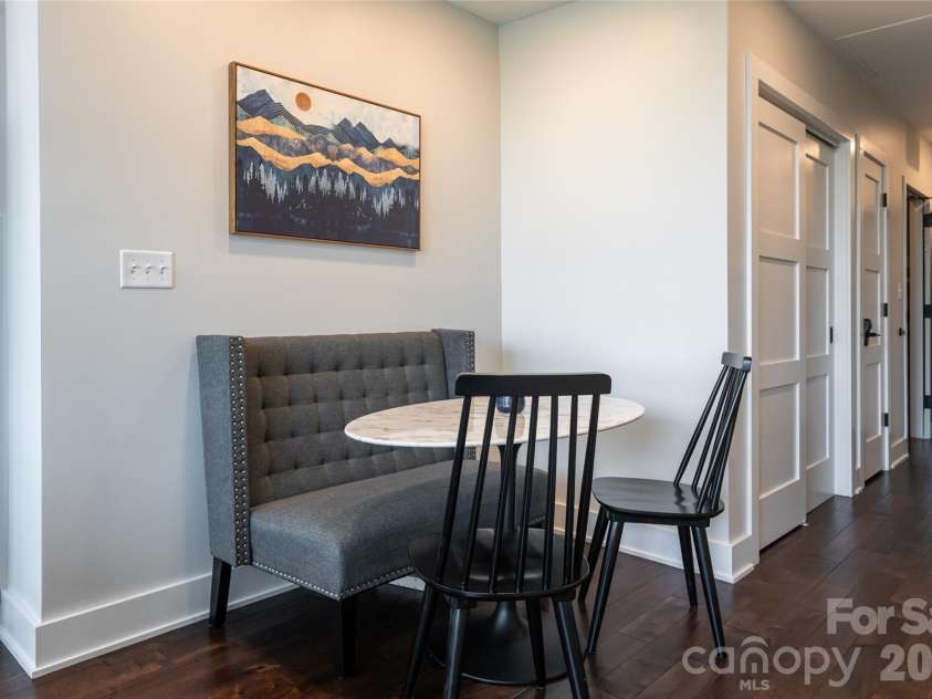 122 College Street, Asheville, NC 28801.  MLS# CAR4416400, YatesRealty ID 45389. Dining