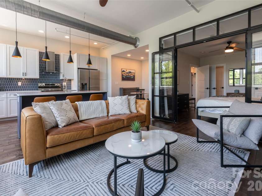 122 College Street, Asheville, NC 28801.  MLS# CAR4416400, YatesRealty ID 45389. Open floor plan
