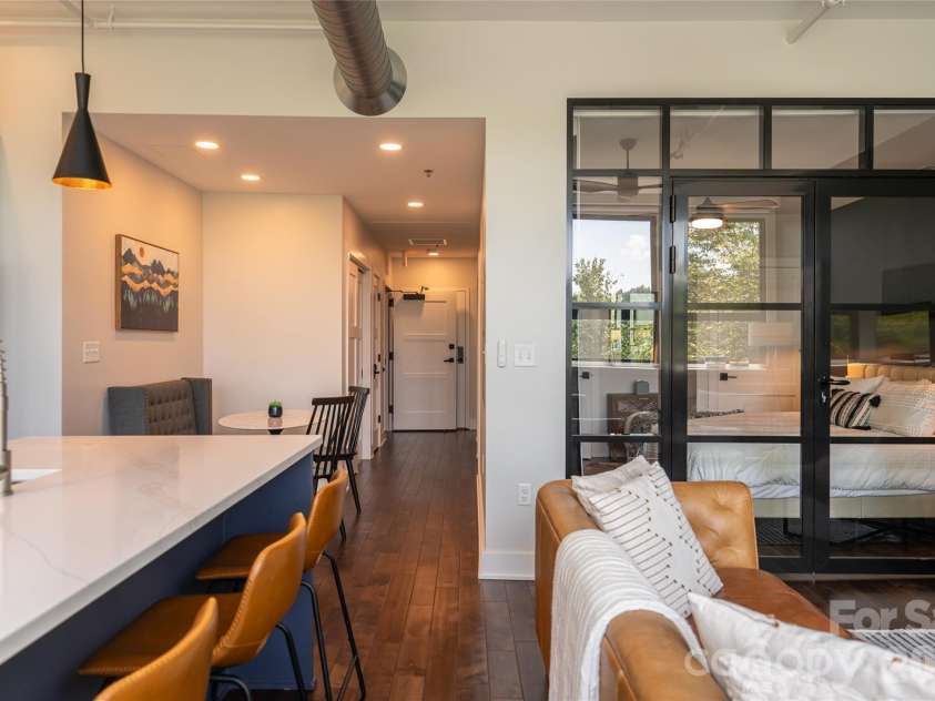 122 College Street, Asheville, NC 28801.  MLS# CAR4416400, YatesRealty ID 45389. Open floor plan