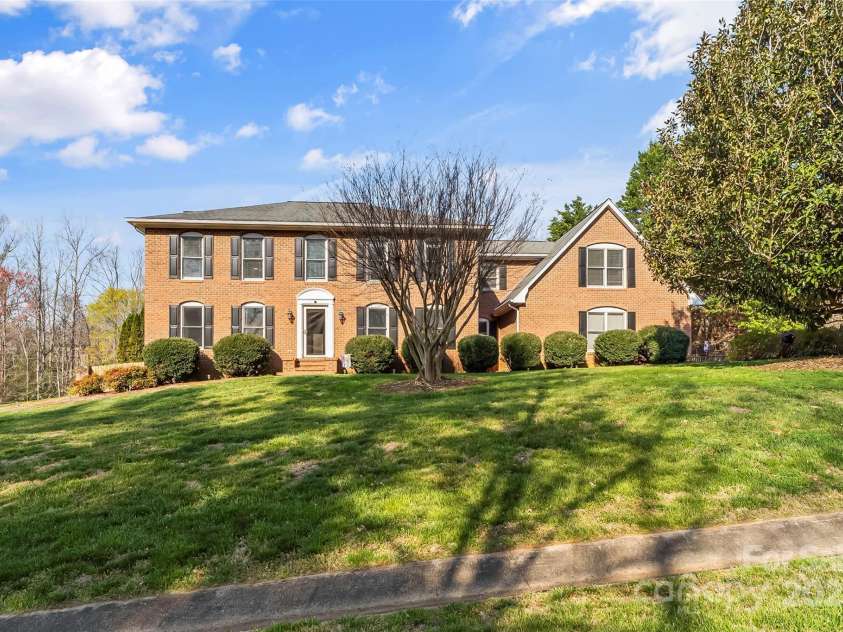 115 Brookstone Drive, Morganton, NC 28655.  MLS# CAR4238043, YatesRealty ID 4539. 