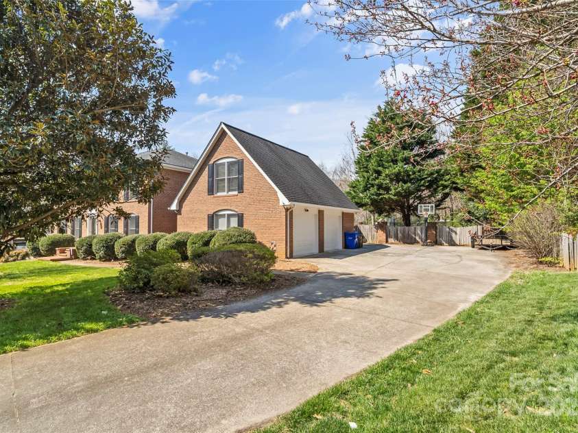 115 Brookstone Drive, Morganton, NC 28655.  MLS# CAR4238043, YatesRealty ID 4539. 