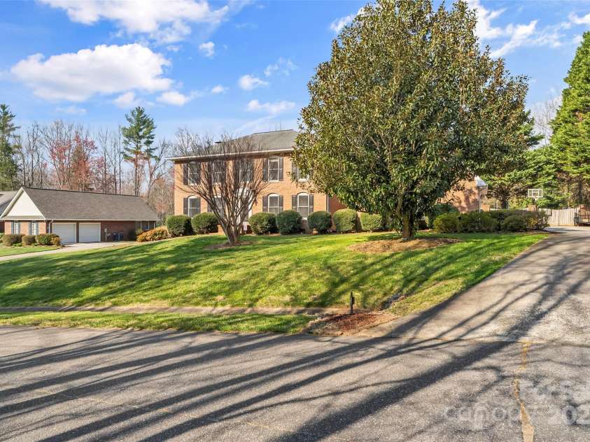 115 Brookstone Drive, Morganton, NC 28655.  MLS# CAR4238043, YatesRealty ID 4539. 
