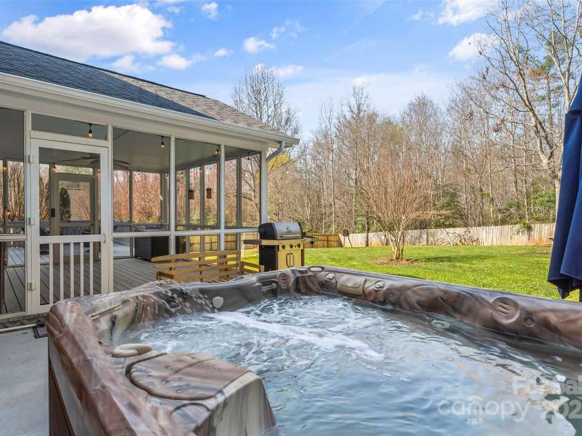 115 Brookstone Drive, Morganton, NC 28655.  MLS# CAR4238043, YatesRealty ID 4539. 