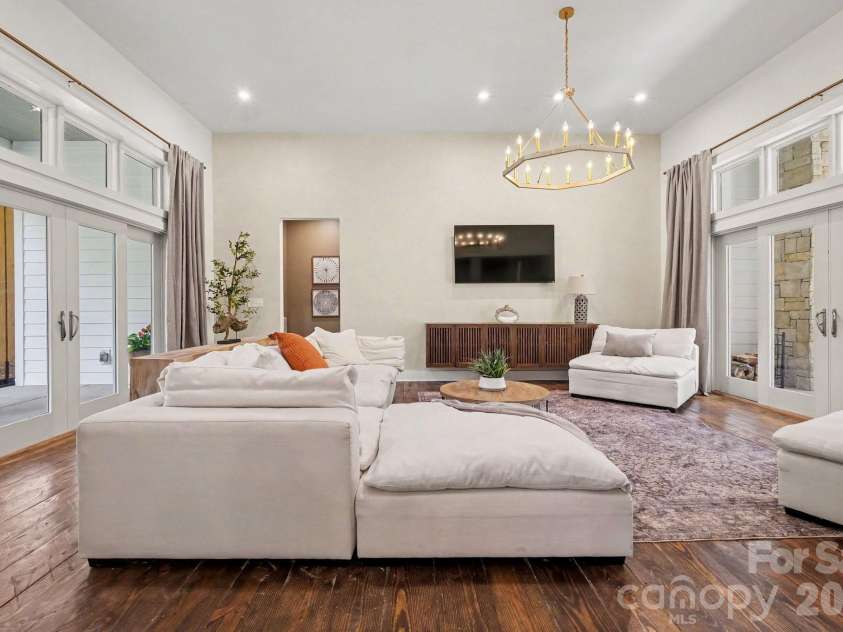 3401 Sherman Drive, Lancaster, SC 29720.  MLS# CAR4386510, YatesRealty ID 4539. Dramatic main living room