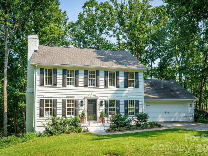 167 Skyview Circle, Asheville, NC 28804.  MLS# CAR4413125, YatesRealty ID 45393. 
