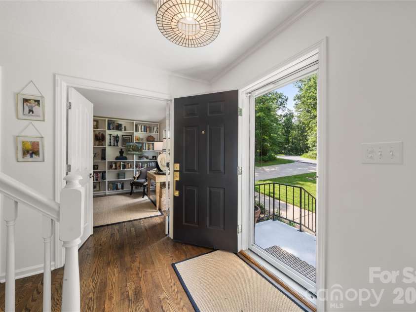 167 Skyview Circle, Asheville, NC 28804.  MLS# CAR4413125, YatesRealty ID 45393. 