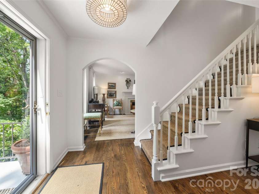 167 Skyview Circle, Asheville, NC 28804.  MLS# CAR4413125, YatesRealty ID 45393. 