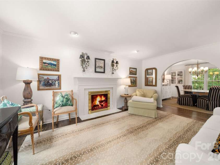 167 Skyview Circle, Asheville, NC 28804.  MLS# CAR4413125, YatesRealty ID 45393. 