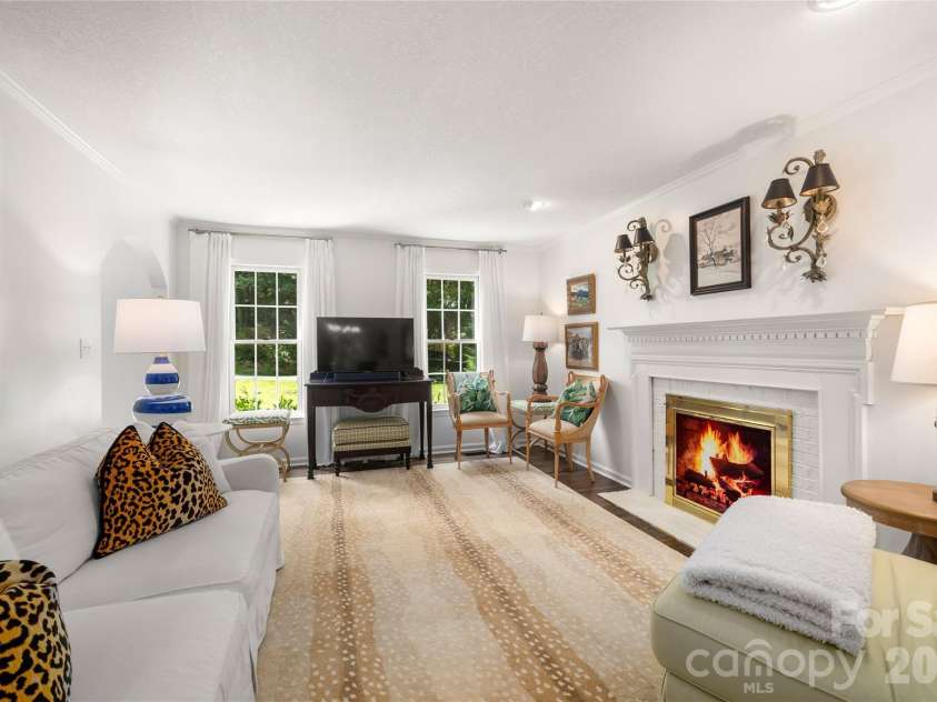 167 Skyview Circle, Asheville, NC 28804.  MLS# CAR4413125, YatesRealty ID 45393. 