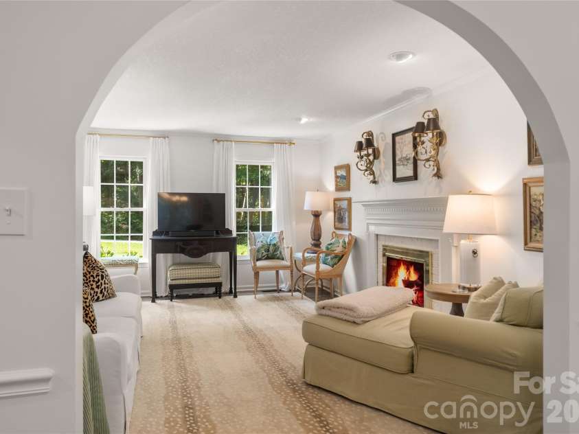 167 Skyview Circle, Asheville, NC 28804.  MLS# CAR4413125, YatesRealty ID 45393. 