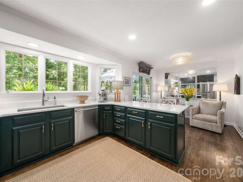 167 Skyview Circle, Asheville, NC 28804.  MLS# CAR4413125, YatesRealty ID 45393. 