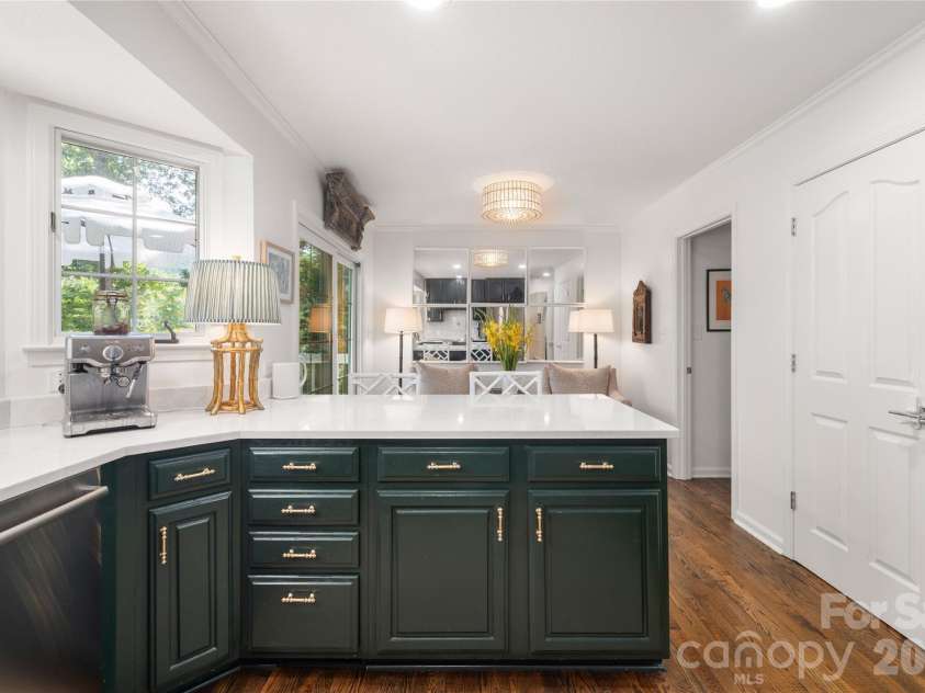 167 Skyview Circle, Asheville, NC 28804.  MLS# CAR4413125, YatesRealty ID 45393. 