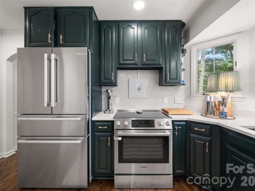 167 Skyview Circle, Asheville, NC 28804.  MLS# CAR4413125, YatesRealty ID 45393. 